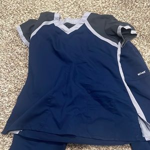 Greys anatomy size medium women’s scrub set